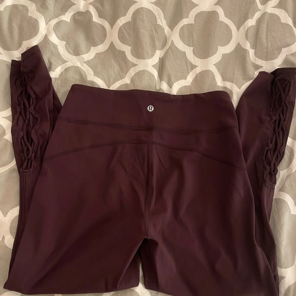 Lululemon burgundy legging with mesh-lacing Large